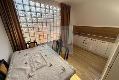 Apartament cu 4 camere decomandat în Schei - 2