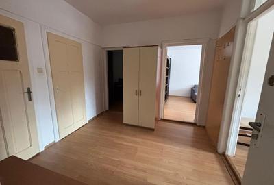 Apartament cu 3 camere decomandat în Central - 1