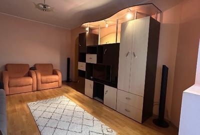 Apartament cu 3 camere semidecomandat, mobilat în Dacia
