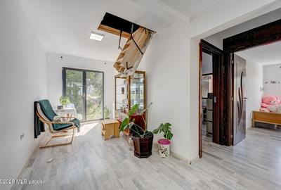 Casă cu 4 camere cu Teren 835 Mp în Central