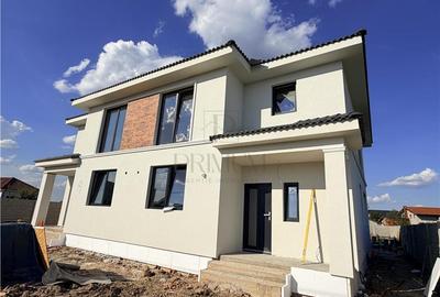 Duplex cu 4 camere cu Canalizare în Moșnița Nouă - 2