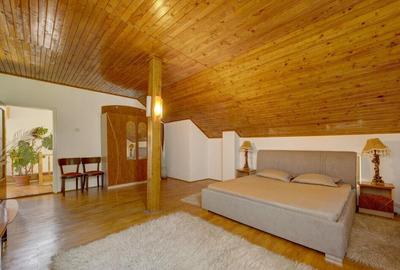 Casă cu 7 camere cu Canalizare în Central - 3