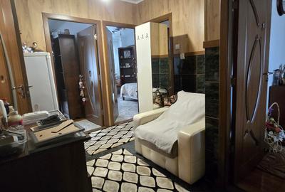 Targoviste,  Calea București,  bloc O1, vanzare apartament 4camere - 4