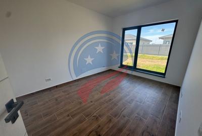 Casă cu 3 camere cu Canalizare în Cârcea - 10