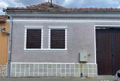 Casa de vanzare 1500 mp - 1