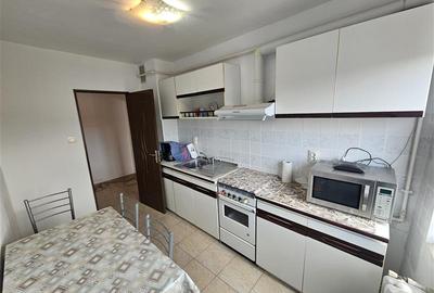 Apartament cu 3 camere semidecomandat în Micro III - 7