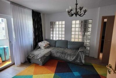 Apartament cu 4 camere semidecomandat, mobilat în Moșilor