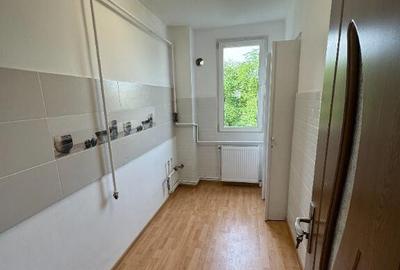 De vanzare apartament cu 3 camere - 5