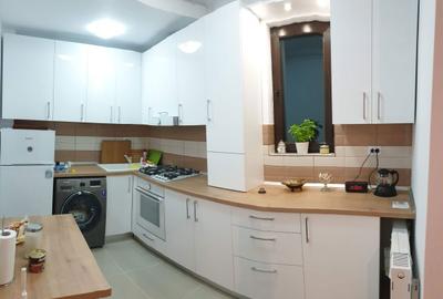 Apartament cu 3 camere decomandat în Central - 3