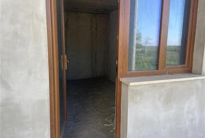 Casa de vanzare in sat  Botarlau , parter si mansarda cu suprafata de 242 mp , t - 2