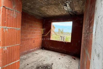 Casă cu 5 camere cu Teren 700 Mp în Torontalului