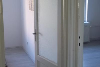 Apartament 3 camere METROU Piata Romana mobilat partial pretabil studenti Apartament 3 camere METROU Piata Romana mobilat partial pretabil studenti - 11