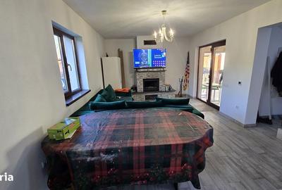 Casă cu 4 camere în Izvoarele