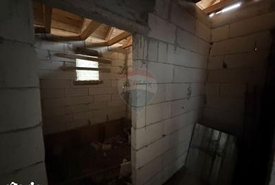 Casă cu 4 camere cu Teren 446 Mp în Răcoasa - 13