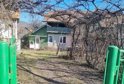 Casă cu 2 camere cu Teren 1200 Mp în Izvoarele - 2