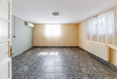 Vilă cu spatii largi, curte generoasă, locație excelentă - 31