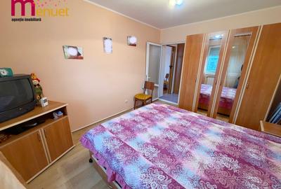 Apartament cu 3 camere în 23 August - 5