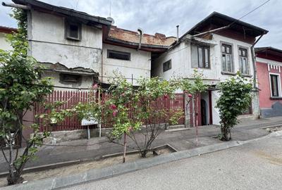 Casă individuală cu 6 camere cu Canalizare în Titulescu - 5