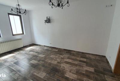 Casă cu 6 camere cu Teren 400 Mp în Central