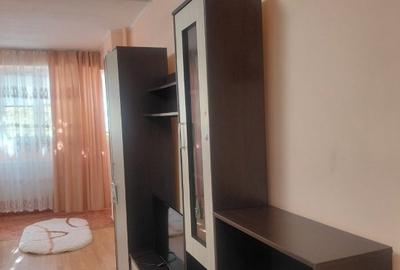 Proprietar închiriez garsoniera cf 1 - 3