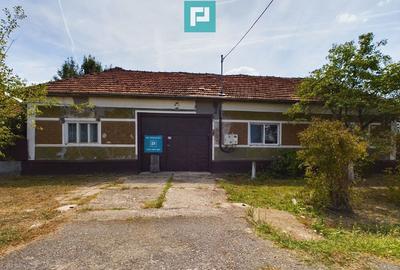 Casa cu 8 Camere in Salajeni - 1