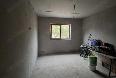 Casă cu 4 camere cu Canalizare în Sânandrei