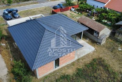 Casa individuala cu 4 camere si teren de 670 mp, Parta,  comision 0 - 7