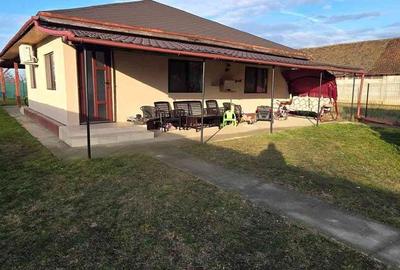 Casă cu 4 camere cu Teren 1700 Mp în Gepiu