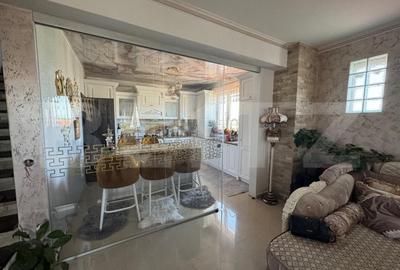 Penthouse ,4 camere , 177 mp , zona centrala ,Radauti