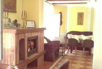 Casă cu 14 camere cu Teren 1000 Mp în Moieciu - 3