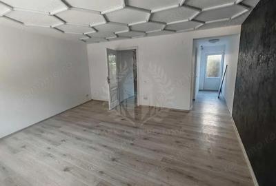 Casă cu 3 camere cu Teren 200 Mp în Central - 1