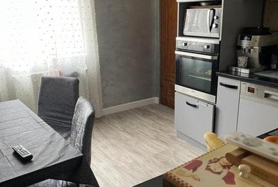 Casă individuală cu 8 camere cu Canalizare în Central - 2