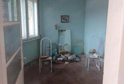 Casa de vanzare cu 3 camere , pe un nivel , pe Strada Botizului , 68.000 euro negocibil - 2