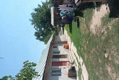 Vind casa in giule?t sct 1 casa are 5 camere baie bucatarie zona lini?tita ?i curat - 1