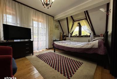 Casă cu 5 camere cu Teren 1286 Mp în Măneciu