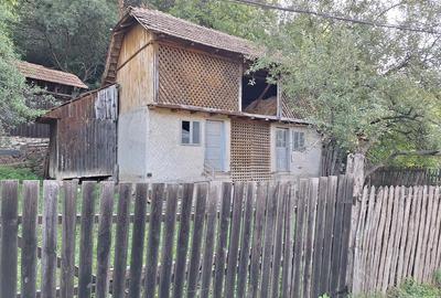 Casă cu 2 camere cu Teren 350 Mp în Cătina - 5