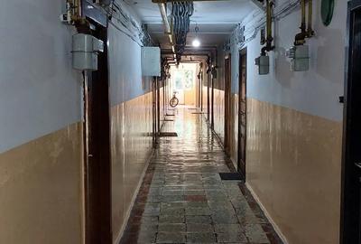 Agent Cristi SRL ofer mica garsoniera de 16 mp., Bloc cu izolatie termica noua, cu geamuri t - 5