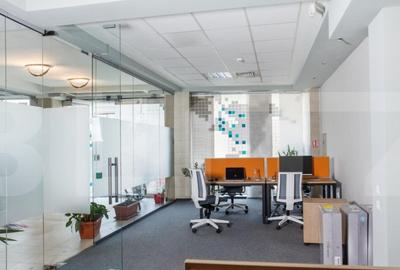 Spațiu comercial, de 1,450 mp, în Central - 3