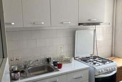 Apartament cu 3 camere semidecomandat în Sârbi