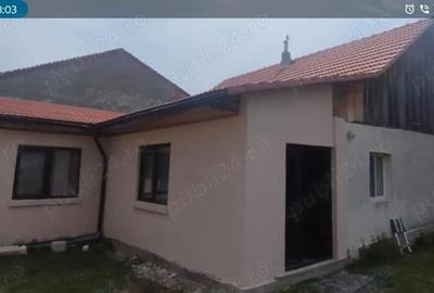Casă cu 3 camere cu Teren 1630 Mp în Copăcele - 2