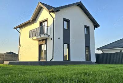 Casa noua, moderna, cu 4 camere ?i terasa mare, in cartier Izvor Tarlungeni | Direct proprietar