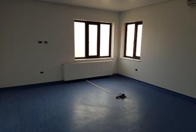 Casă cu 5 camere cu Teren 325 Mp în UTA - 7