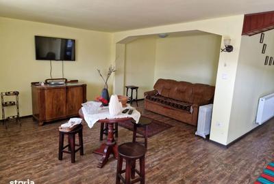 Casă cu 10 camere cu Teren 95000 Mp în Central - 3