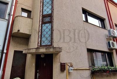 Casă individuală cu 5 camere cu Canalizare în Moșilor - 1