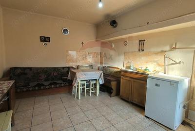 Casă cu 3 camere cu Teren 1418 Mp în Brateiu - 7