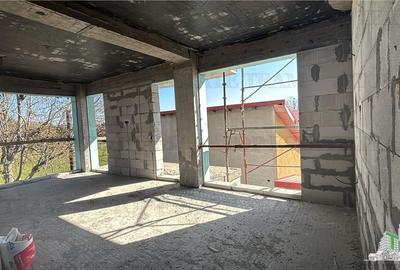 Apartament cu 3 camere decomandat în - 18