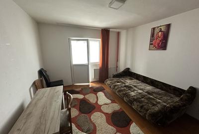 Apartament cu 3 camere decomandat în Șcheia
