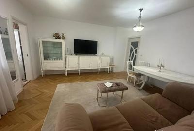 Apartament cu 3 camere semidecomandat în Ultracentral