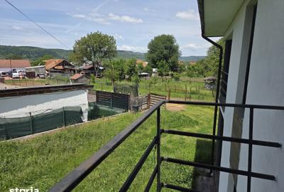 Casă cu 4 camere cu Teren 964 Mp în Țițești