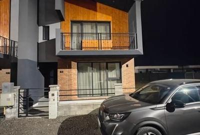Casă cu 3 camere cu Teren 103 Mp în Moșnița Nouă